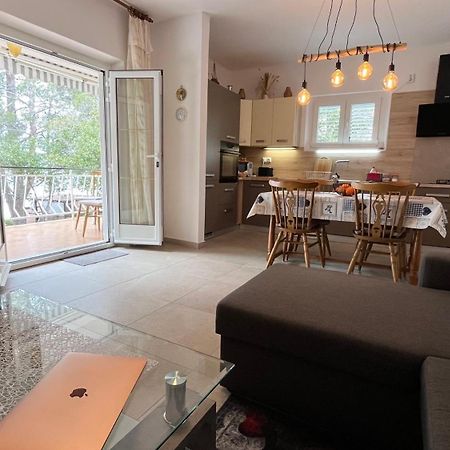 Sidus Maris, Spacious Seaside Apartment With Free Parking Martinšćica 외부 사진