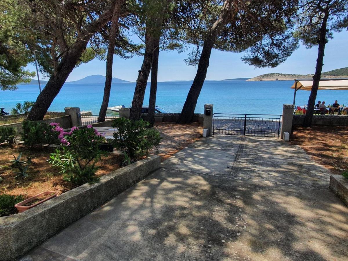 Sidus Maris, Spacious Seaside Apartment With Free Parking Martinšćica 외부 사진