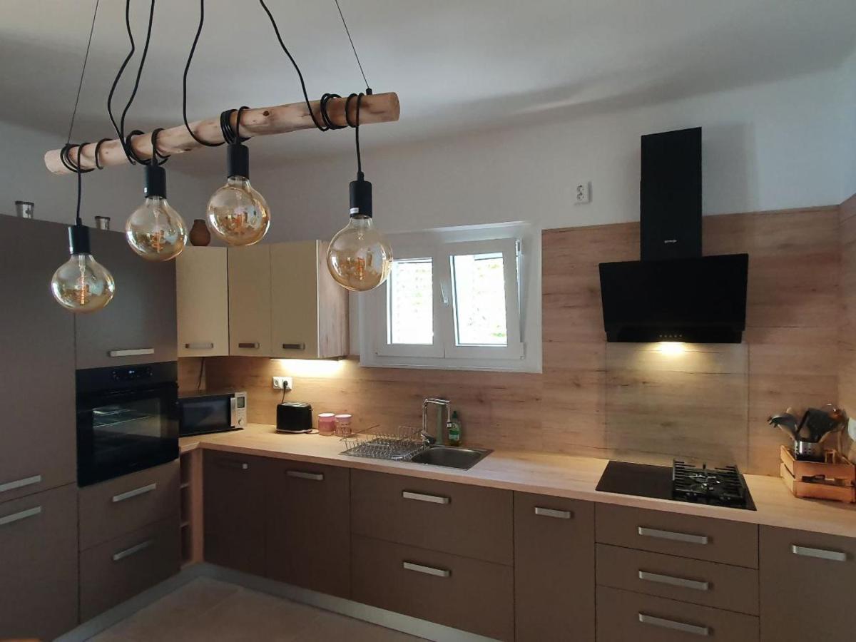 Sidus Maris, Spacious Seaside Apartment With Free Parking Martinšćica 외부 사진