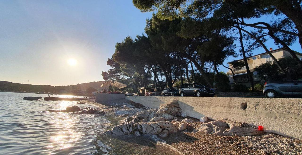 Sidus Maris, Spacious Seaside Apartment With Free Parking Martinšćica 외부 사진