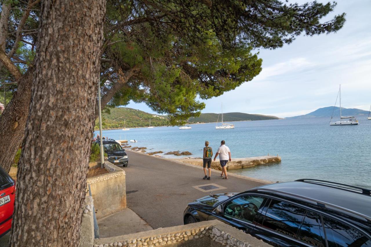 Sidus Maris, Spacious Seaside Apartment With Free Parking Martinšćica 외부 사진