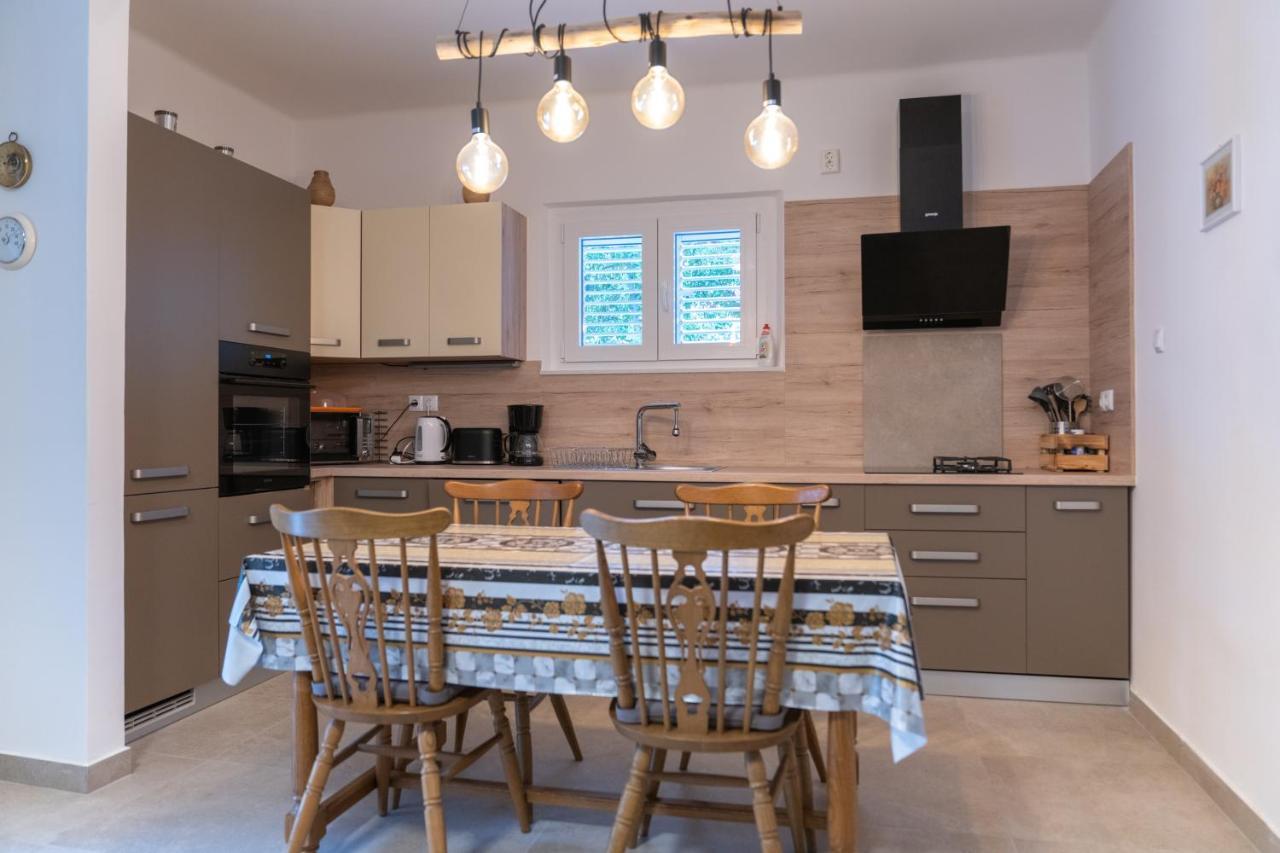 Sidus Maris, Spacious Seaside Apartment With Free Parking Martinšćica 외부 사진