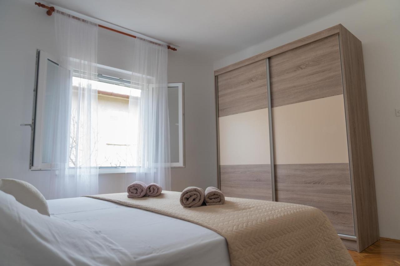 Sidus Maris, Spacious Seaside Apartment With Free Parking Martinšćica 외부 사진